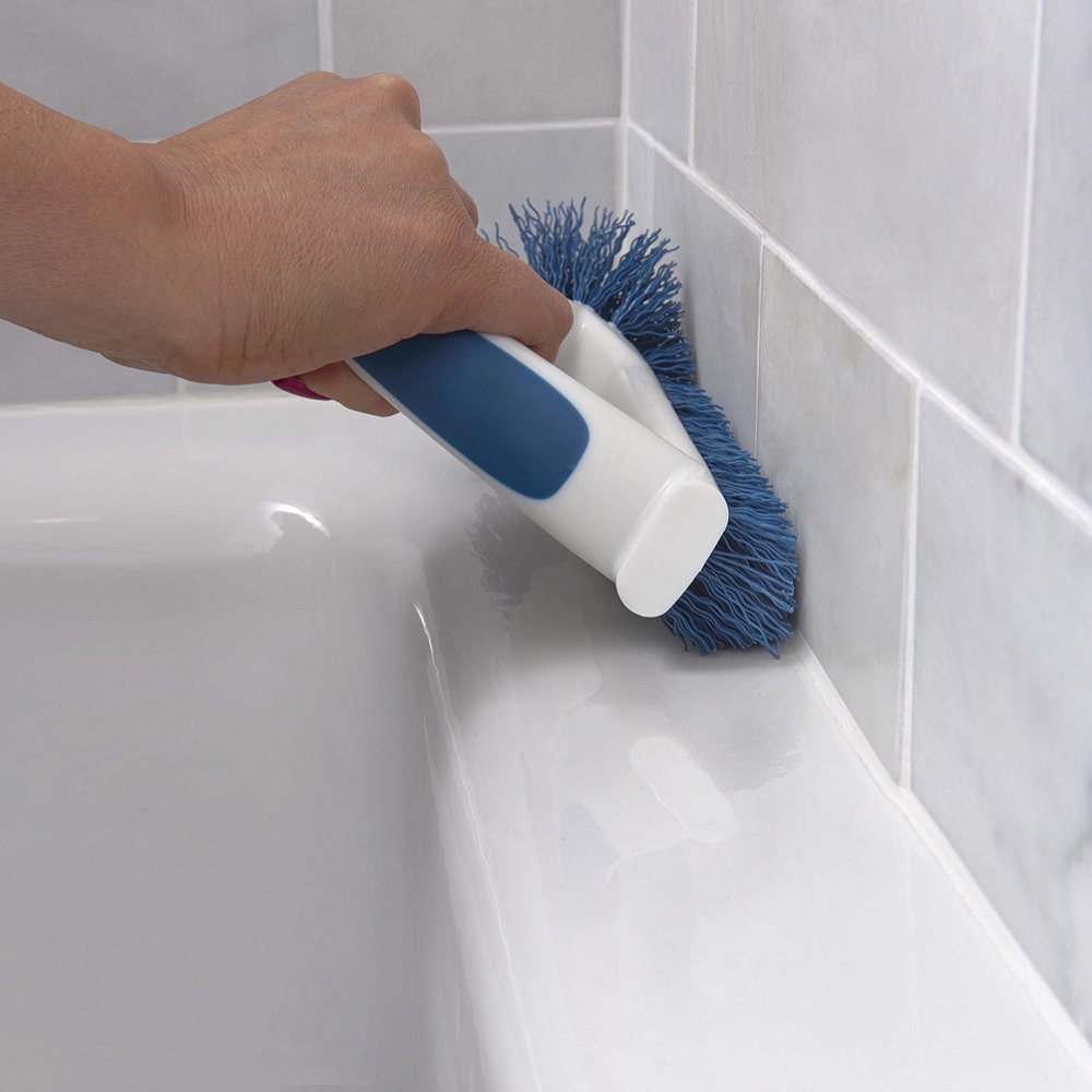 https://ungerconsumer.com/wp-content/uploads/979870_Grout_Cleaning_Tub_Tile.jpg