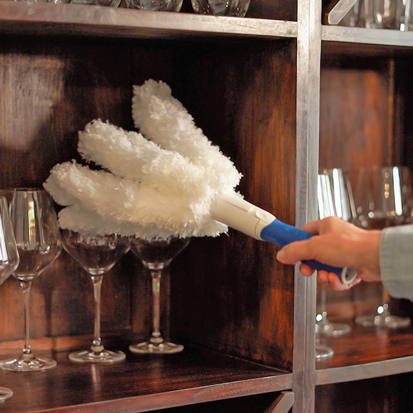 989400 Feather Duster- in-use2