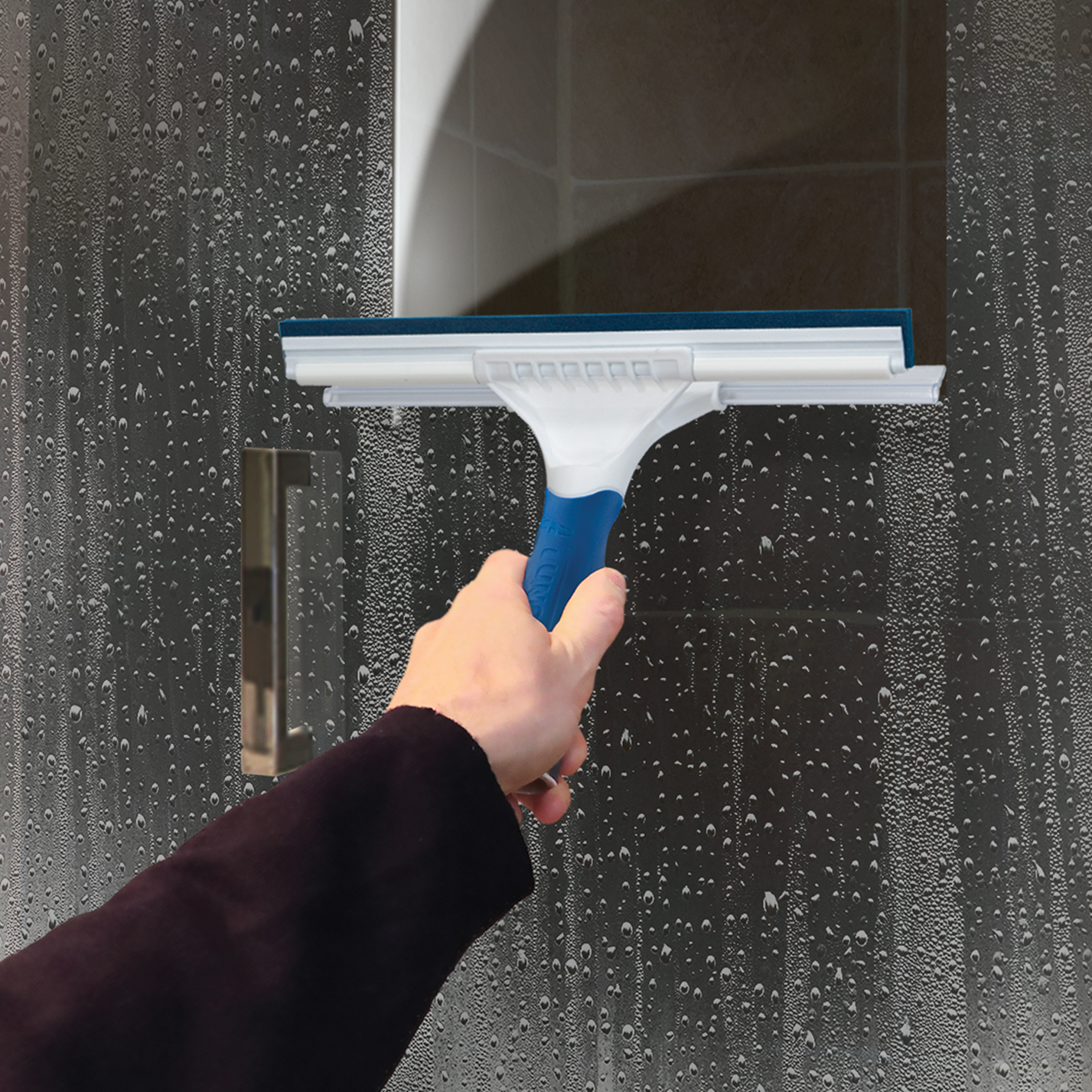 989840_Unger_Glass & Tile Squeegee Lifstyle image